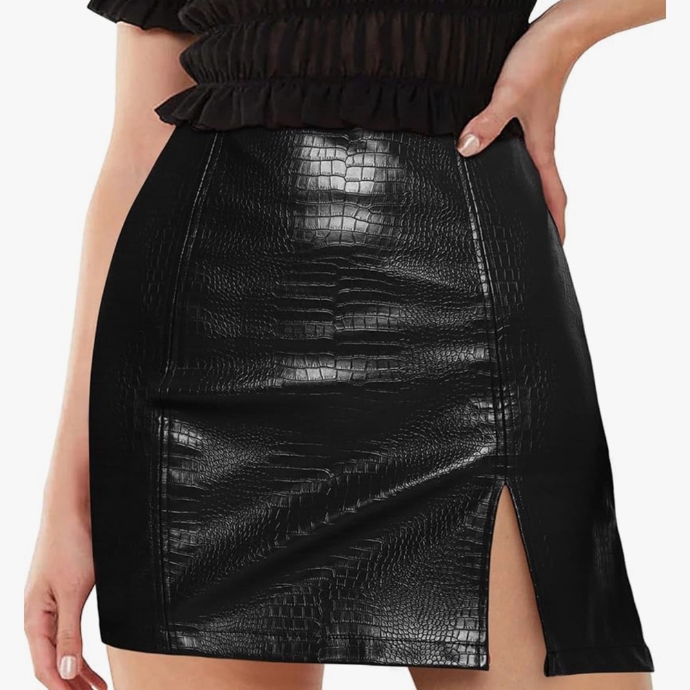 Mangopop black body con snakeskin skirt in black. medium